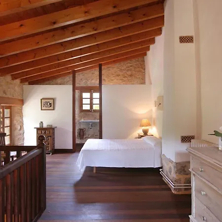 Guillo- 300 Jahre Geschichte An Einem Zeitlosen Ort By Interhome Holiday home