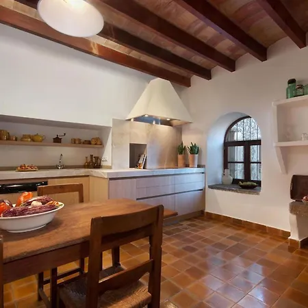 Guillo- 300 Jahre Geschichte An Einem Zeitlosen Ort By Interhome