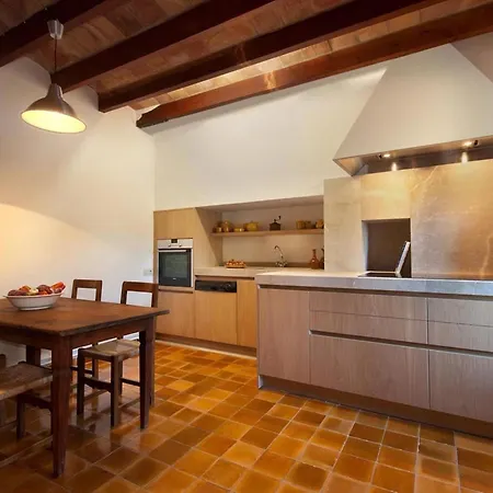 Guillo- 300 Jahre Geschichte An Einem Zeitlosen Ort By Interhome Holiday home