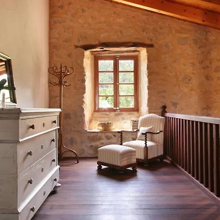 Guillo- 300 Jahre Geschichte An Einem Zeitlosen Ort By Interhome Holiday home