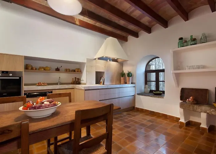 Guillo- 300 Jahre Geschichte An Einem Zeitlosen Ort By Interhome