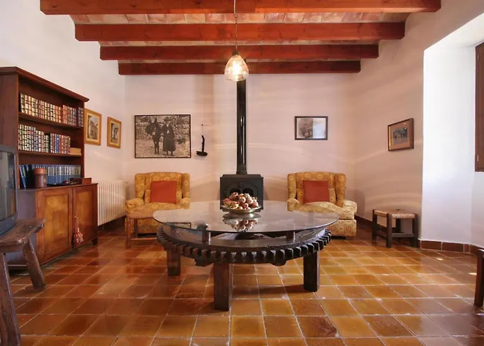 Guillo- 300 Jahre Geschichte An Einem Zeitlosen Ort By Interhome Holiday home